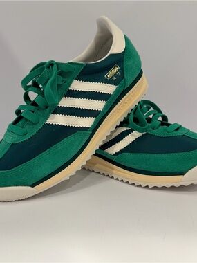 adidas sl72 - Womens 7 - BRAND NEW W/BOX